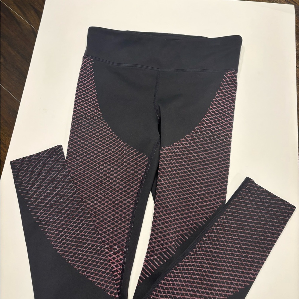 NIKE LEGGINGS ZONAL STRENGTH YOGA PANTS
SIZE MEDIUM BLACK W/ DK PINK DESIGN